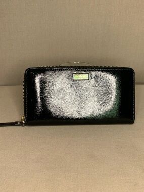 The Kate Spade Bixby Place Neda Patent Leather Long Wallet in Black